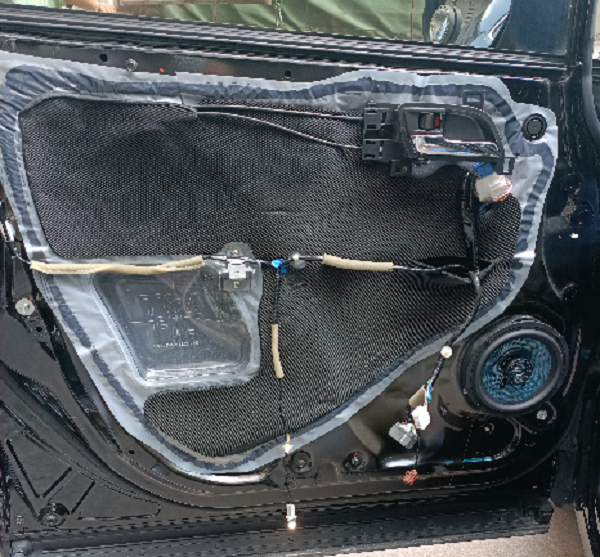 本田艾力绅升级法国路翼汽车音响