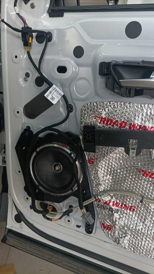 标致4008升级路翼汽车音响，音质效果大大提升！